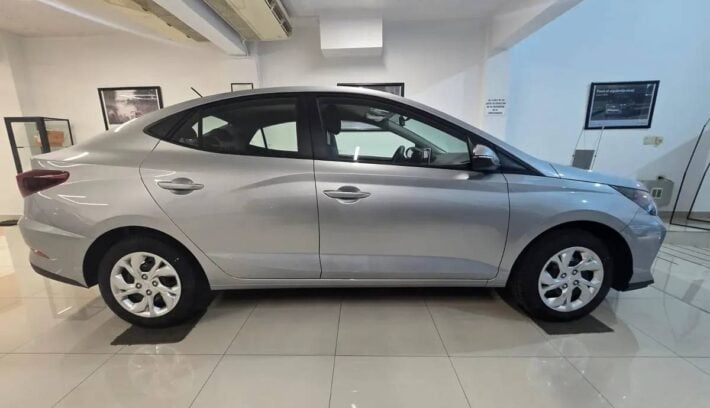 Sedan Hyundai HB20 Comfort Plus MT perfil