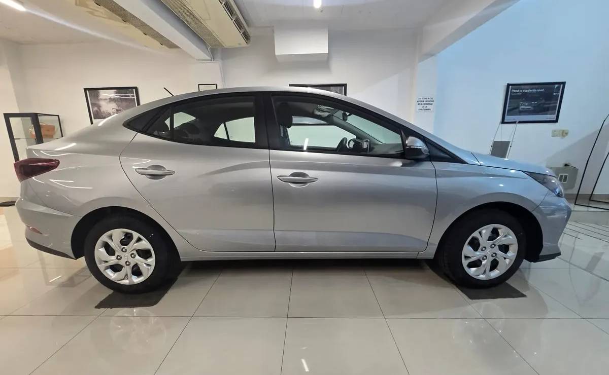 Sedan Hyundai HB20 Comfort Plus MT perfil