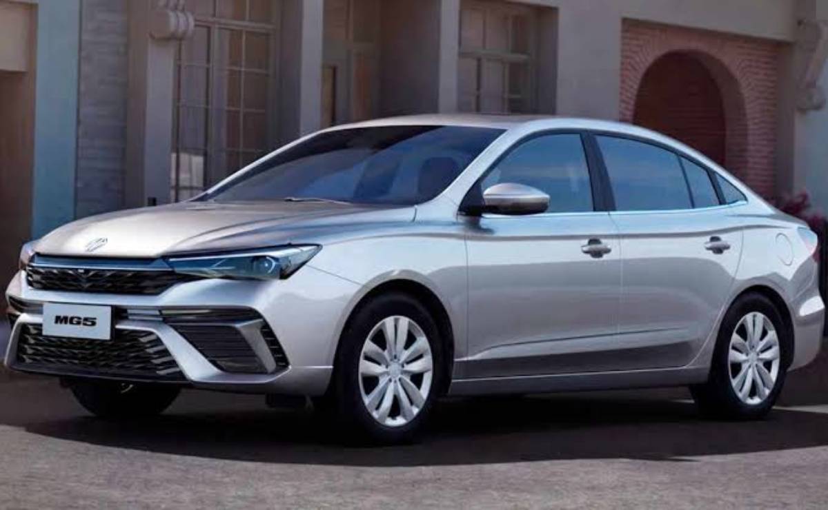 Sedan MG 5 Plus frente 1