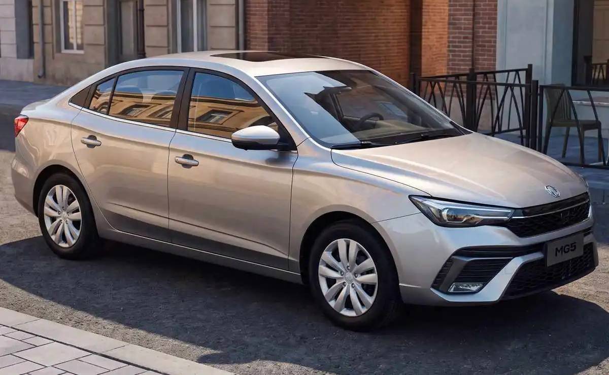 Sedan MG 5 Plus frente