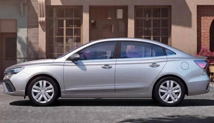 Sedan MG 5 Plus perfil