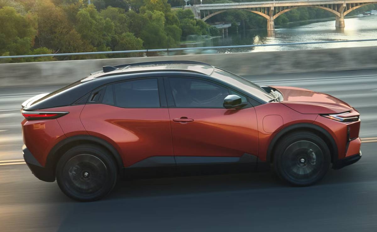 Toyota C HR 2026 perfil 2