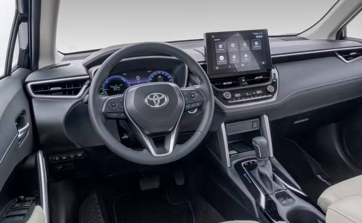 Toyota Corolla Cross XRV Hybrid interior