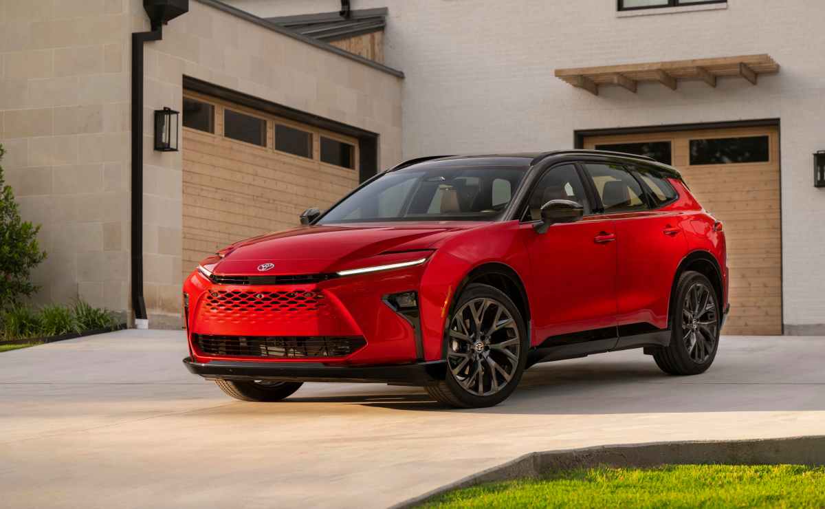 No es Corolla Cross: así es el renovado SUV de Toyota con 238 CV, tracción integral y bajo consumo 1 Toyota Crown Signia 2027 (5)
