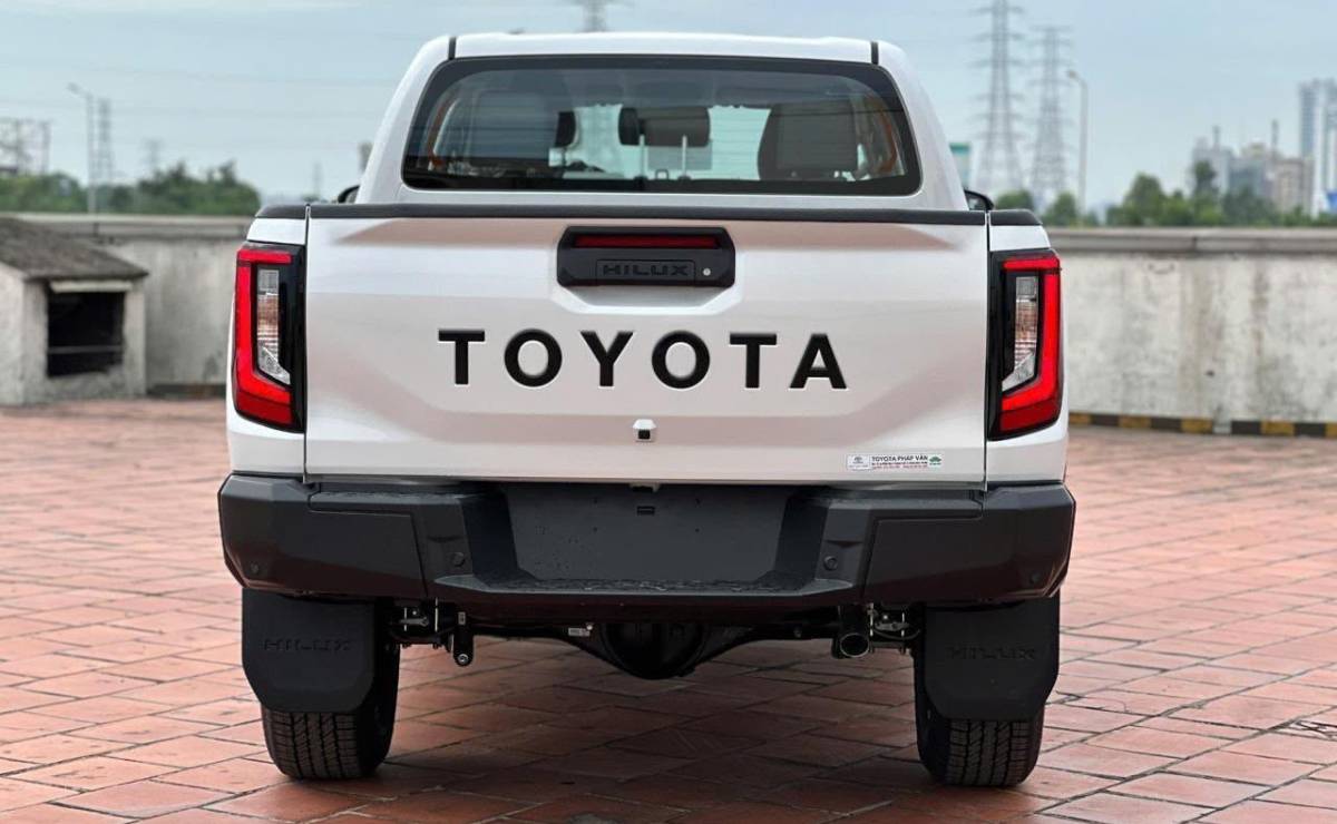 Toyota Hilux 2027 cola