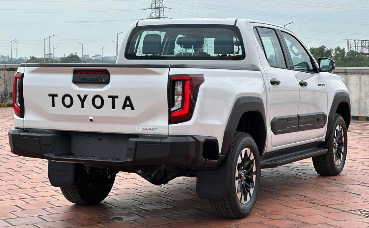 Toyota Hilux 2027 trasera 2