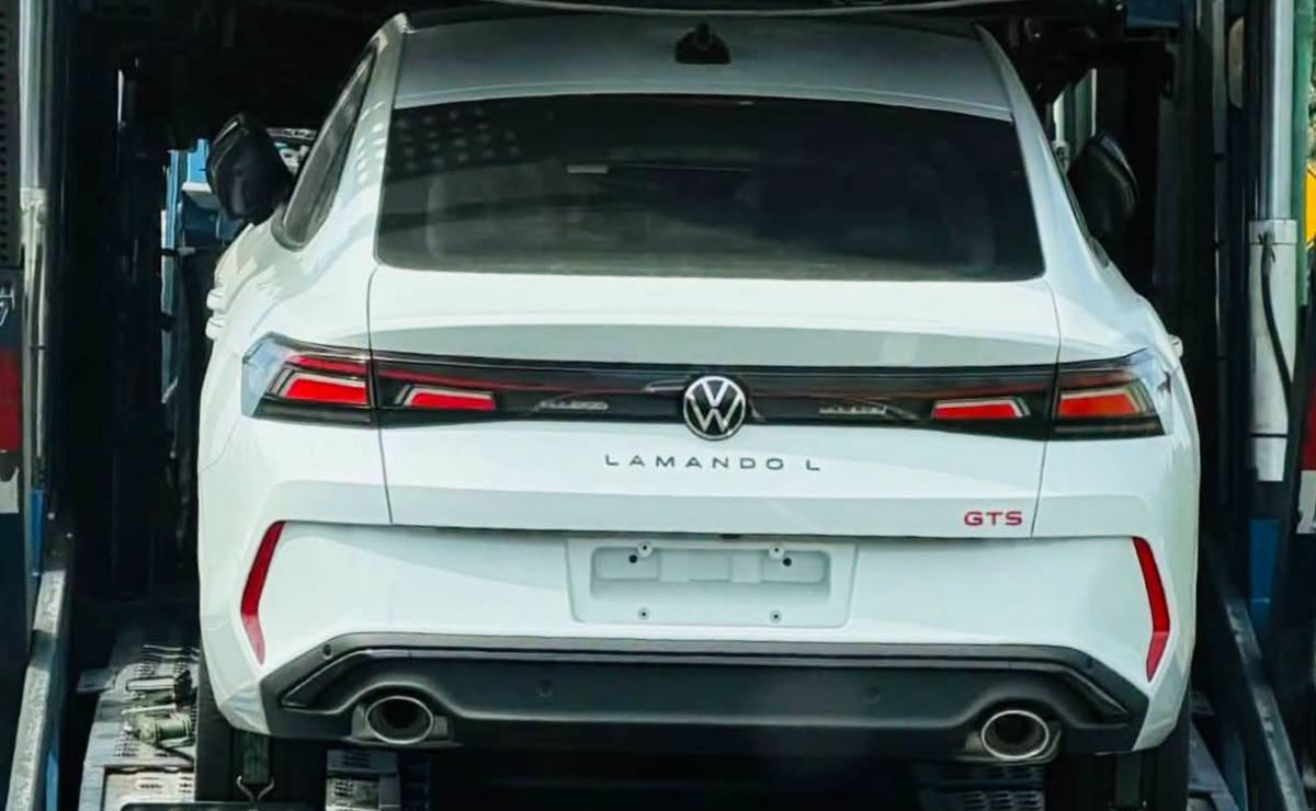 El nuevo sedán de Volkswagen ya llegó a la región: hasta 220 HP y pantalla de 12,9 pulgadas 1 Volkswagen Lamando L unidad en
