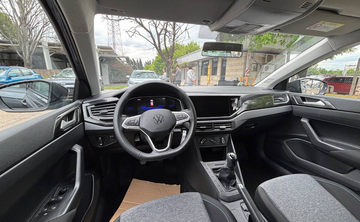 Volkswagen Nivus Sense interior