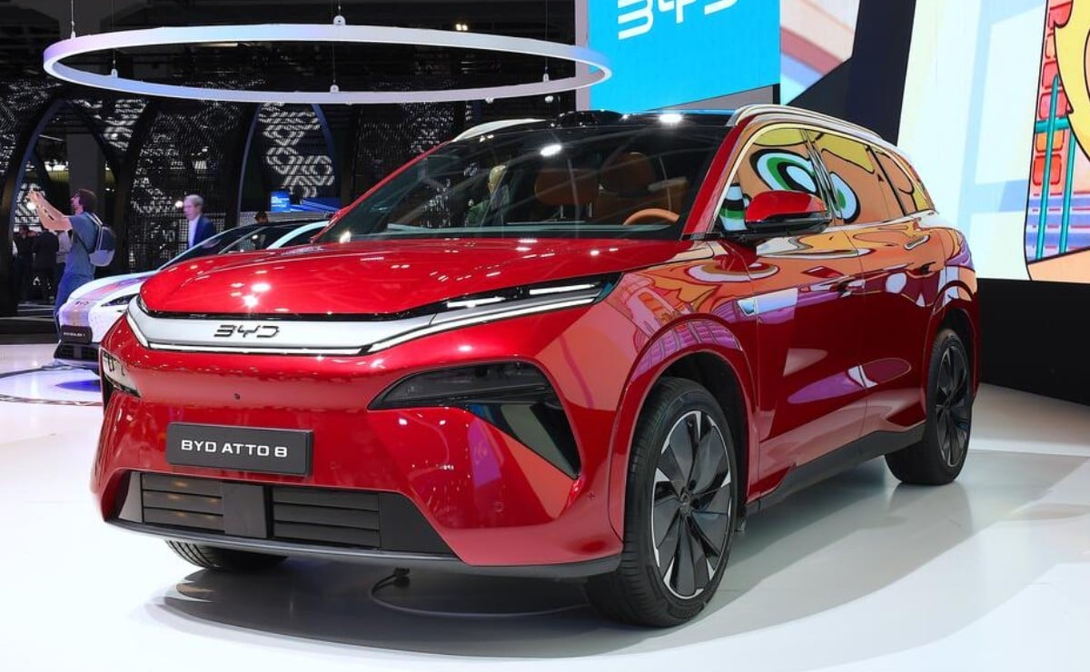 BYD Atto 8: 764 CV y siete plazas, el SUV eléctrico que quiere destronar al Skoda Peaq