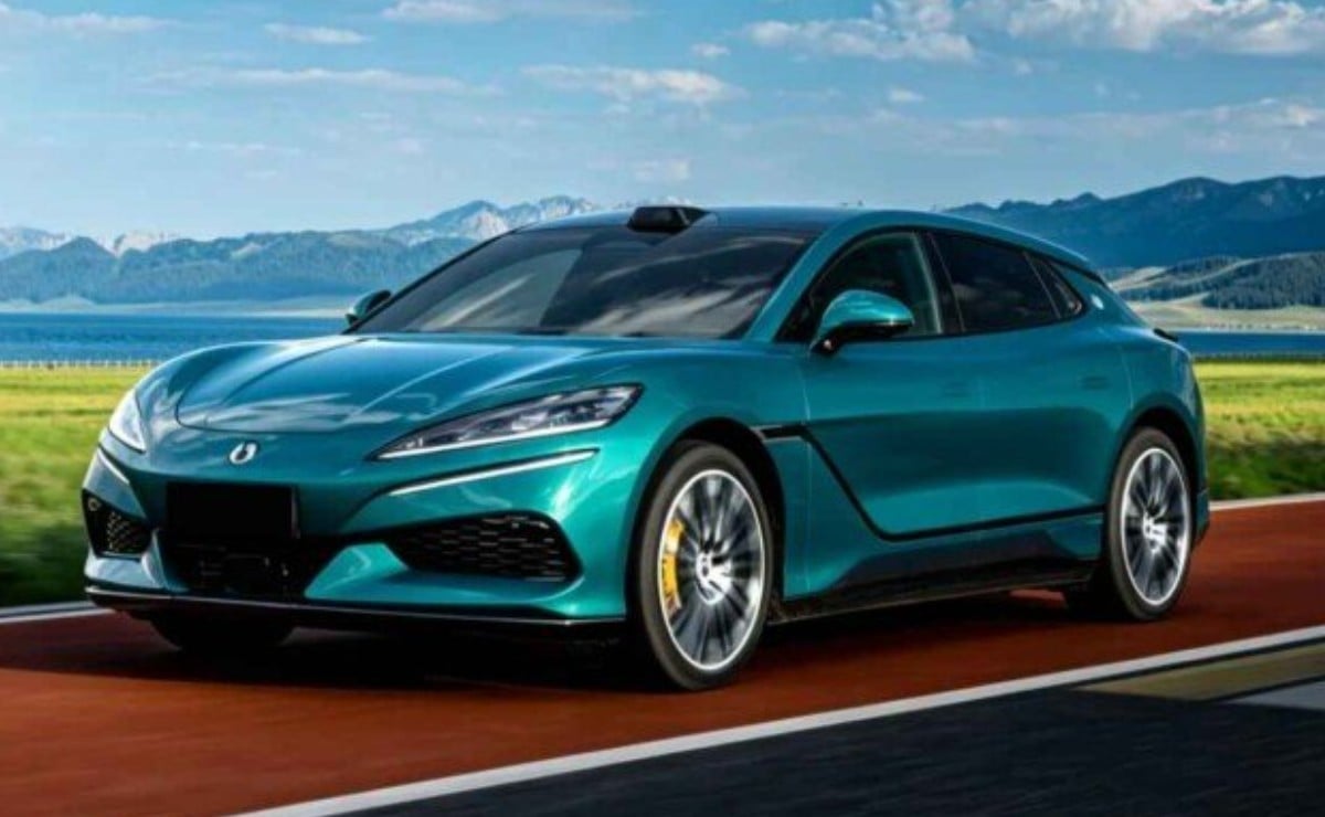 Denza Z9 GT: 950 CV, 0 a 100 en 3 segundos y un ADAS que maneja solo en la ciudad para des