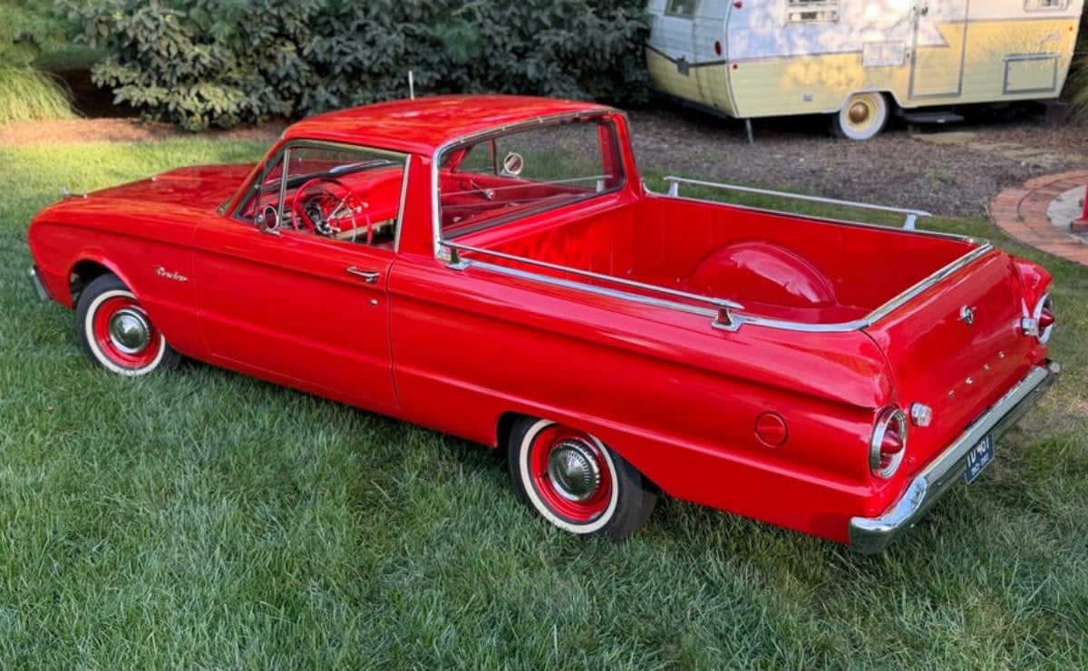 La pick-up que anticipó a la Maverick hace 60 años: Ford Falcon Ranchero 1963 con 101 CV y