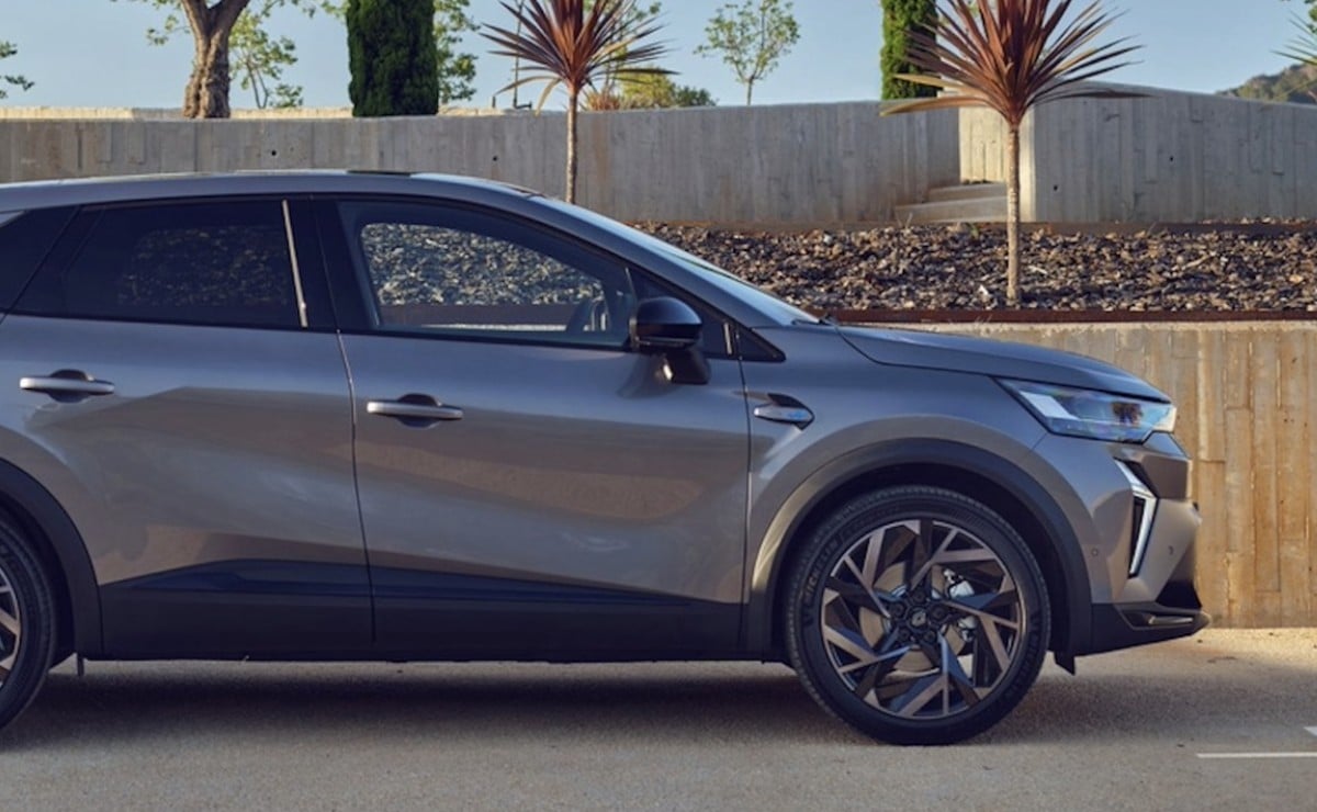Híbrido y con baúl de 492 litros: por qué este SUV cuesta 10.000 € menos que un Corolla Cr