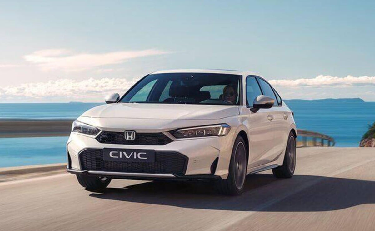 Honda Civic híbrido: 184 CV y levas de cambio para simular un manual sin embrague