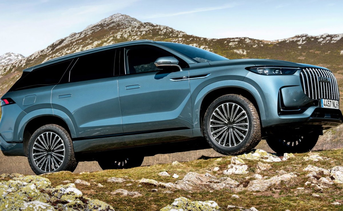 Jaecoo 8: 135 km sin nafta y 4x4 sin cardán, más autonomía eléctrica que el RAV4 PHEV 2 jaecoo 8 135 km sin nafta y 4x4 sin card