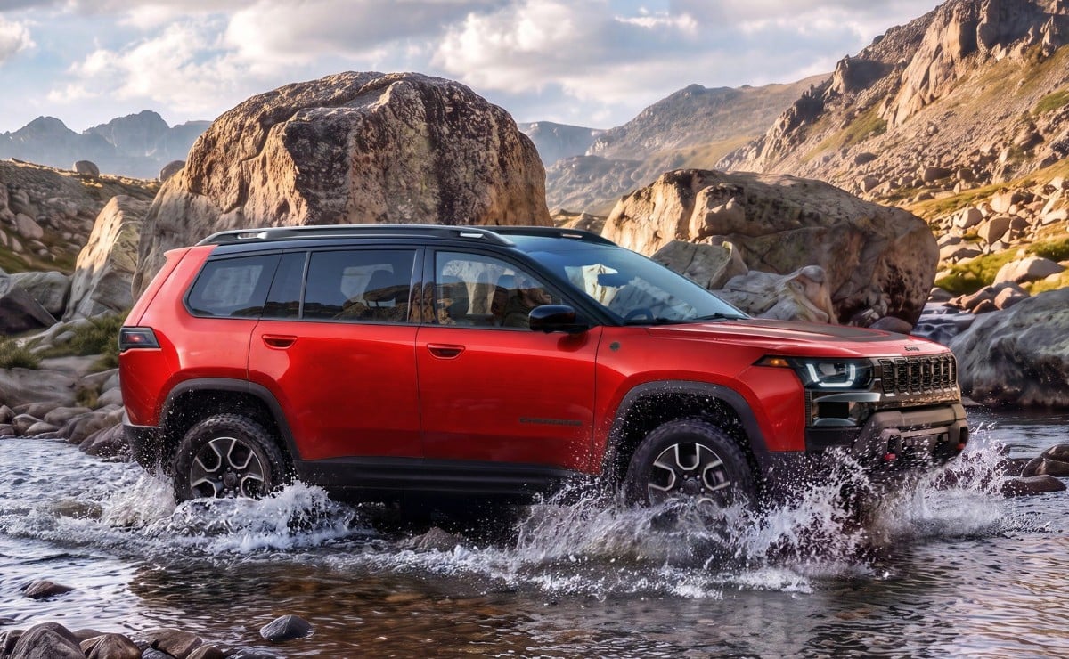 Jeep Cherokee Trailhawk 2027: híbrida con reductora, bloqueo trasero y vadea 61 cm