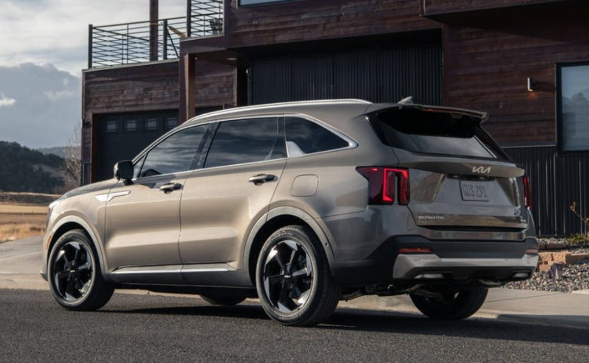 Kia Sorento PHEV 2027: la versión barata desaparece y arranca USD 5.600 más cara, en 55.385 1 Kia Sorento PHEV 2027: la versión barata desaparece y arranca USD 5.600 más cara, en 55.38
