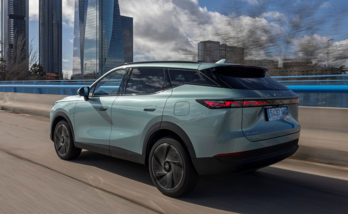 Omoda 7 SHS: el SUV híbrido enchufable de 279 CV, casi 4,7 metros y 8 años de garantía por