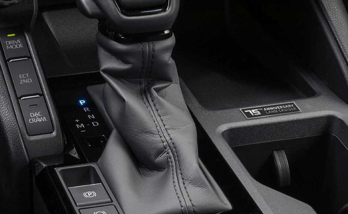 toyota celebra los 75 a os del land crui 1