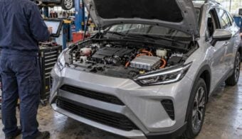 ¿Se puede llevar un auto híbrido al taller de barrio_ Qué cambia en el mantenimiento